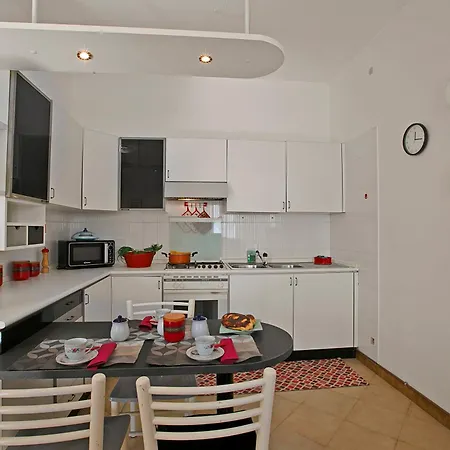 Il Glicine Di Anna - Happy Apartmán